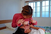 小美川まゆ 乳首をハムハム！授乳プレイ ～赤ちゃんにオッパイをあげてみたいの～
